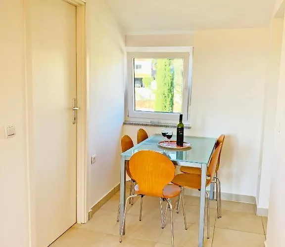Апартаменты Solaris Antonela Modern With Sea View & Free Private Parking Свети-Филип-и-Яков