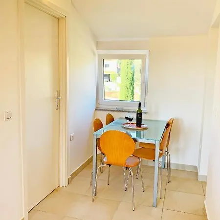 Апартаменты Solaris Antonela Modern With Sea View & Free Private Parking Свети-Филип-и-Яков